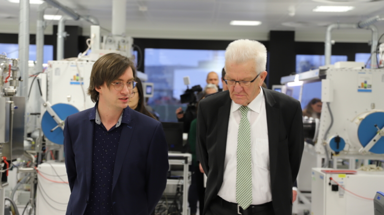 Prime Minister Kretschmann visits Ulm battery research site